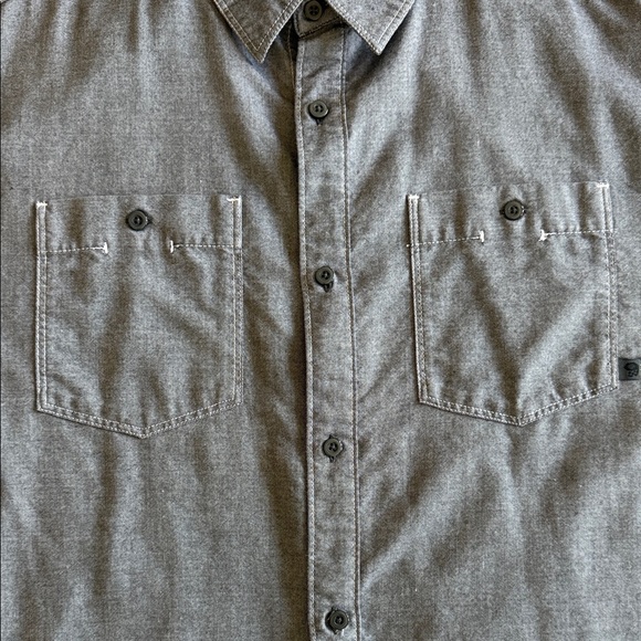 Mountain Hardwear Gray Casual Button-Down Shirt - Picture 4 of 5